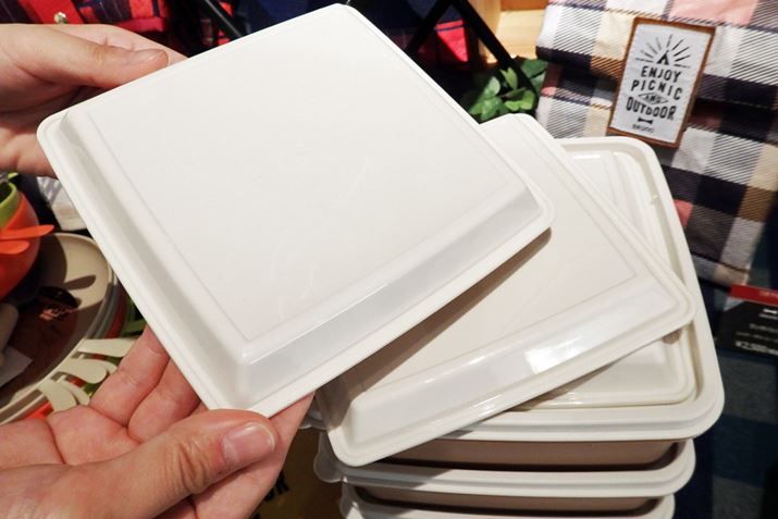 �����`�{�b�N�X�̍ŏ㕔�ɂ͎��M��3�������I