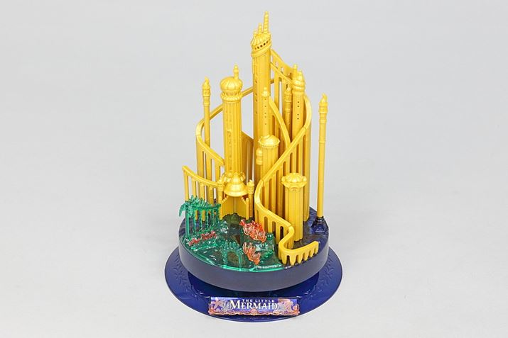 łBĝ悤Ȍ`̒ɂ܂ꂽALTSC[WۓIł