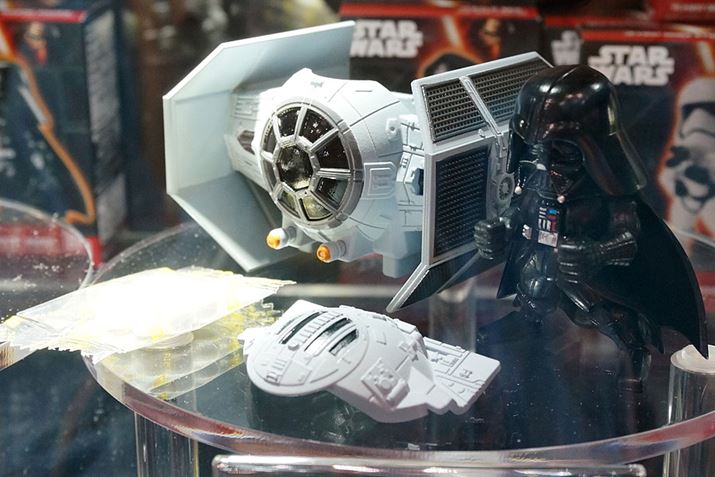 �H�߁uSTAR WARS CONVERGE VEHICLE TIE ADVANCED�v�i�ʐ^���j��9���̔����\��B���i�͐ō�3,024�~�ł�