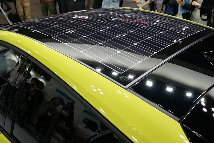 �V��ɓ��ڂ����\�[���[�p�l���B�ʎY�Ԃɓ��ڂ������̂Ƃ��Ă͍ō����x����180W�̏o�͂��������Ă���