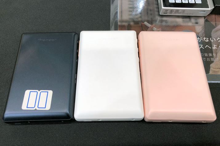 J[́AlCr[u[AzCgAsN3FCAbv