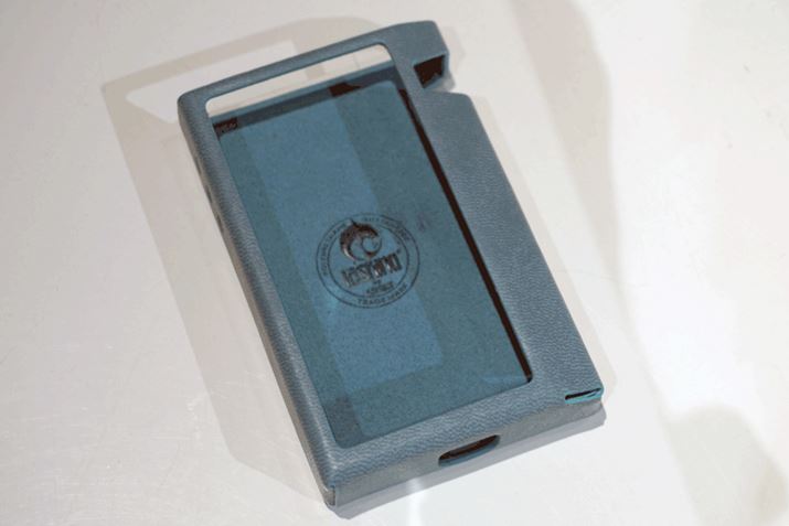 �G���g���[���f���Ƃ������ƂŁA�P�[�X�͕ʔ��ŁA�{�̂Ɠ������ɔ�����\�肵�Ă���Ƃ���