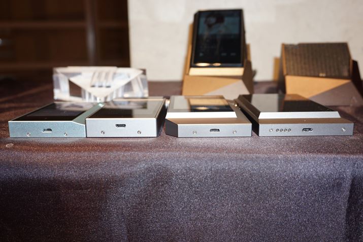 �ʐ^������AK70�AAK240�AAK120II�AAK380�BAK70�������Ƃ��R���p�N�g�Ŕ���