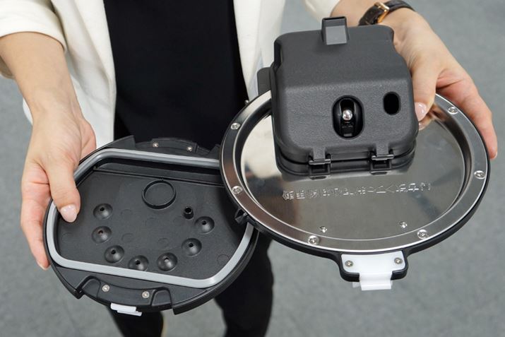 ӂɂ͏C𗭂߂邽߂̃v[gijĂ