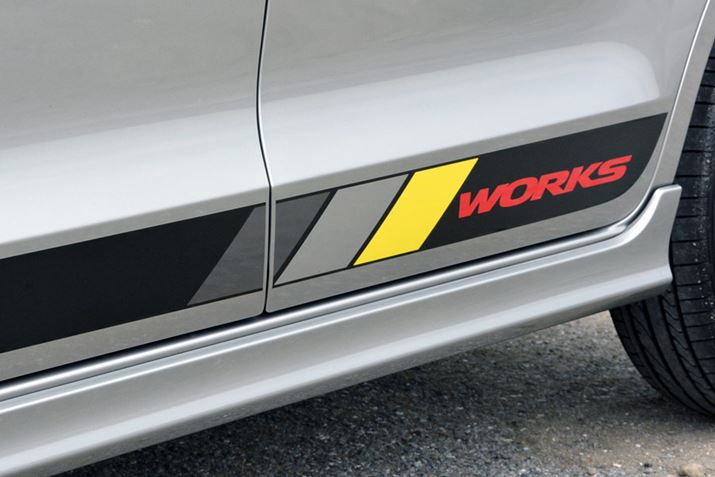 TChɓ\ꂽfJ[́A⃌gȃfUC