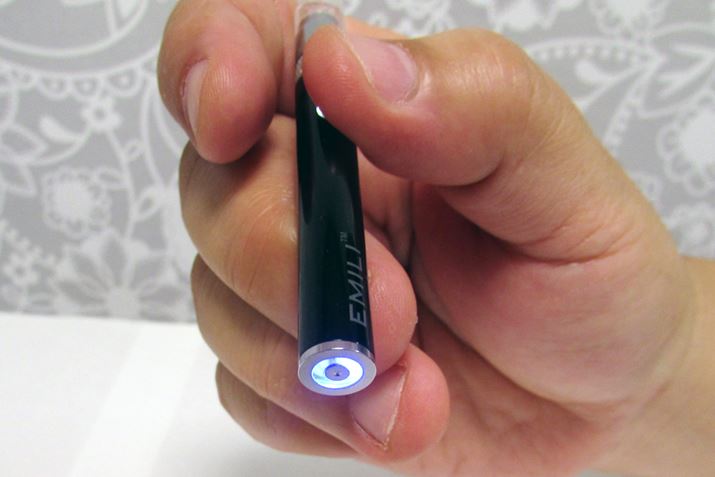 �{�^���������ċN���B���̋@��̓g���v���N���b�N�Ń��C�g���_�ł��A�N����m�点�Ă����