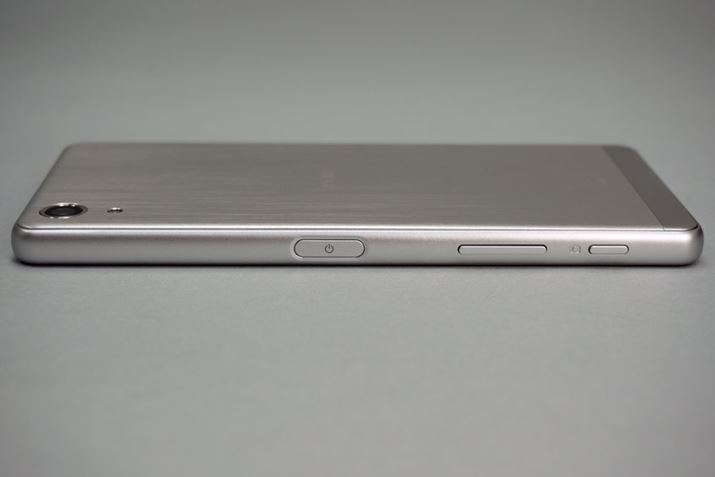 X[g̃VGbg͌pAXperiaV[Y炵ۂĂ