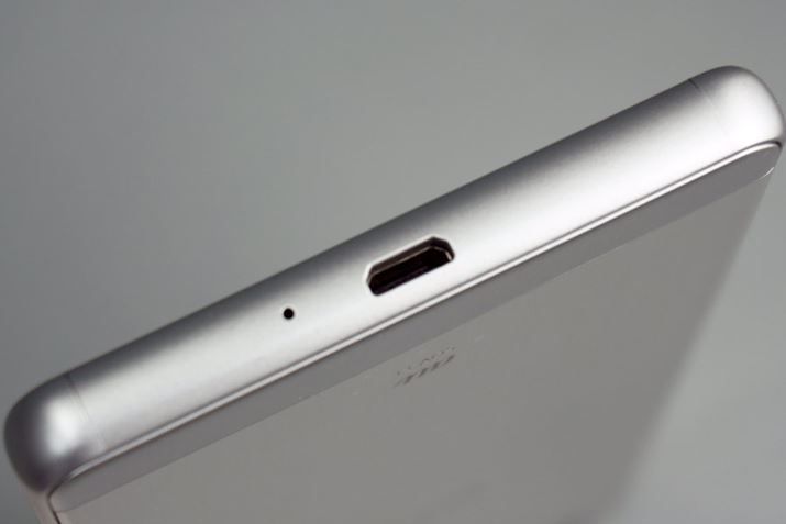 LbvXmicroUSB|[gBobe[̃_[W}ď[dłobe[Zp𓋍ڂ