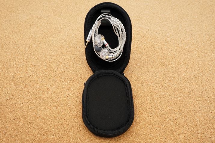 {̕БɃCzƎ`̃tbNAΑɃE^NbV𑕔