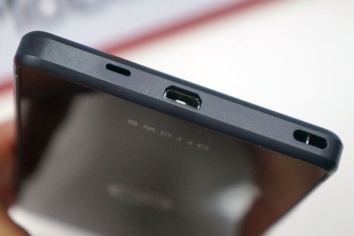 ʂɂ́ALbvXmicroUSB|[g}CNz[AXgbvz[