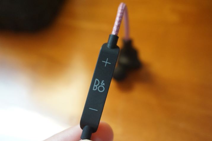 zP[u̓rɂ́AʂȂǂRg[ł郊R𑕔