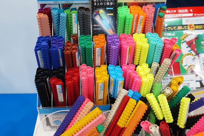 �f�R�{�R�Ƃ����y���u�A�[�g���C�� �u���b�N�X�v���������낢�I