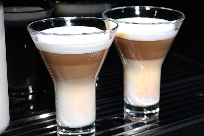 ���X�ŏo�Ă���悤�ȃ��e���A����ŊȒP�Ɋy���߂�I