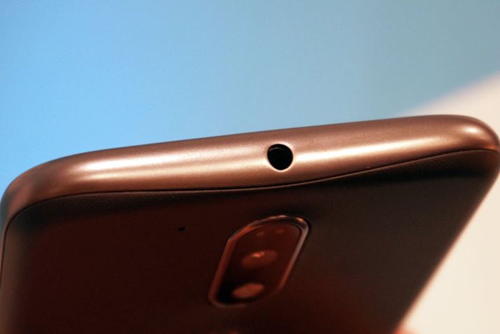 ʂɔwbhz[qBʂ̓^t[ň͂Ă