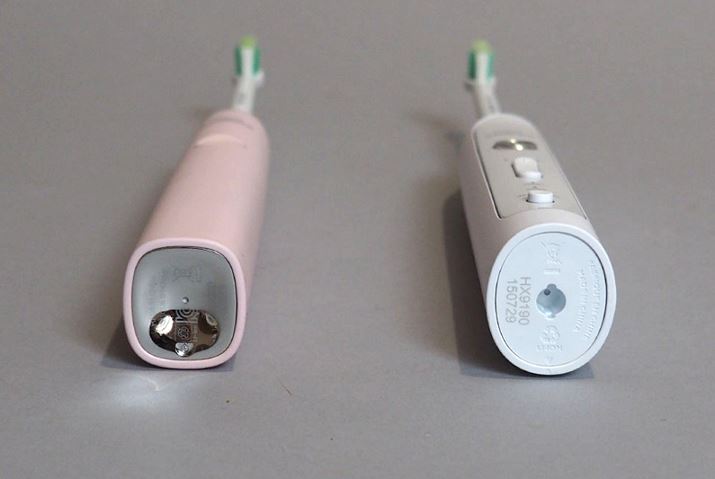 tbNXPAv`ȉ[dpړ_iʐ^jƃ_ChN[̐ړ_iʐ^Ej