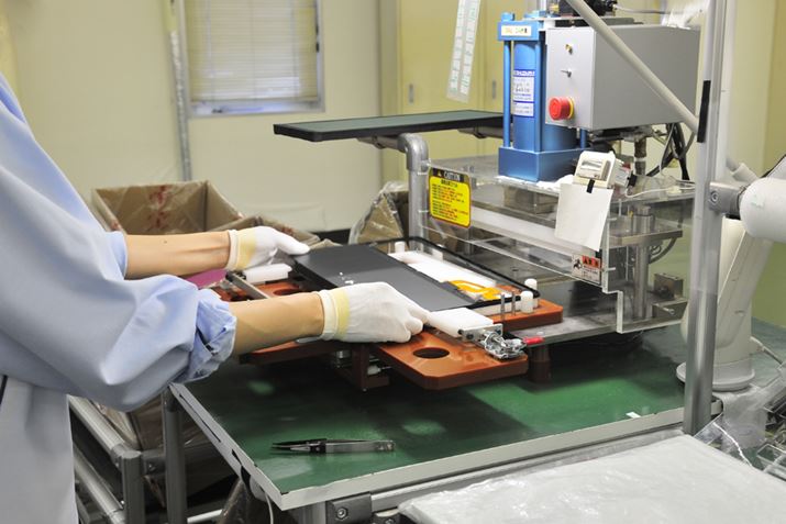 VAIO Z��LCD�̑g�ݗ��āi�ʐ^��VAIO�񋟁j