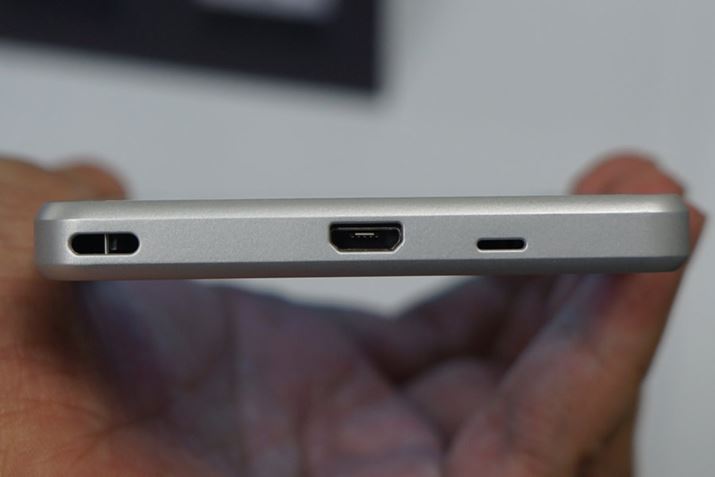 {fBʂɌmicroUSB|[gBLbvXhEhodlNAĂ