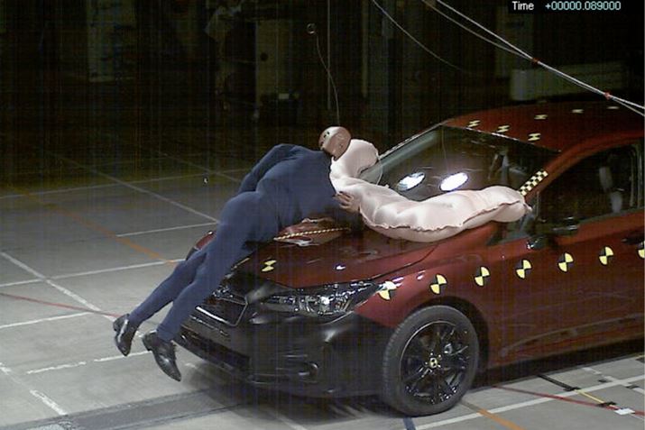 5��ڃC���v���b�T�̒��ڑ����ł�����s�ҕی�G�A�o�b�O�́A�S�ԂɕW�����������