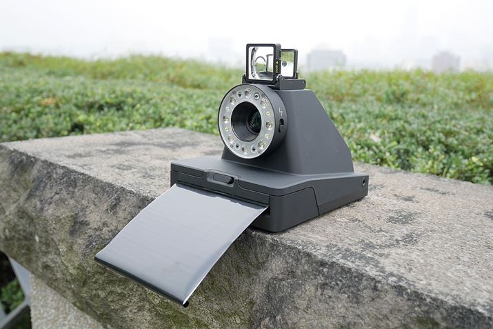 �t�B�����f���o�����ɂ́A�������̃t�B������������ی삷�鍕���J�o�[�������t�����Ă��܂�