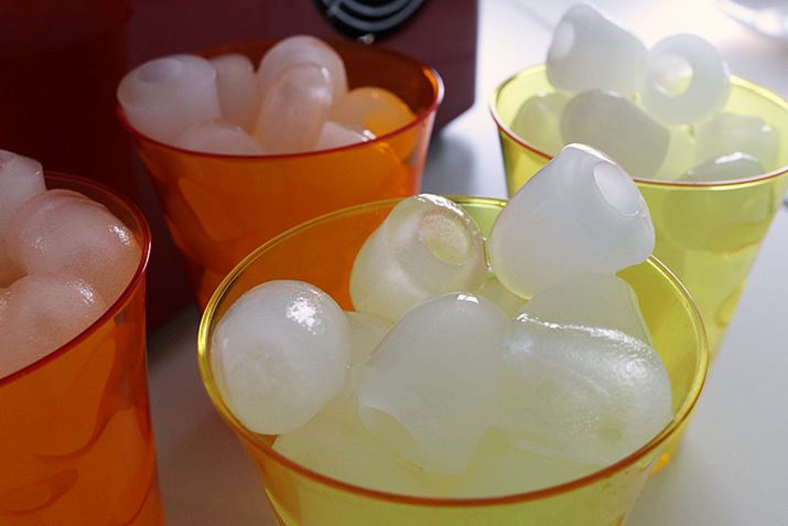 ①ɂ̐X@ōX̂悤ɕ\ʂۂȂA⃁eB