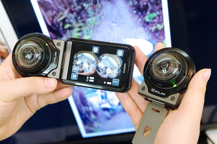 2̃Jgăj^OĂlqBj^[ɂ2̑SV摜\Ă