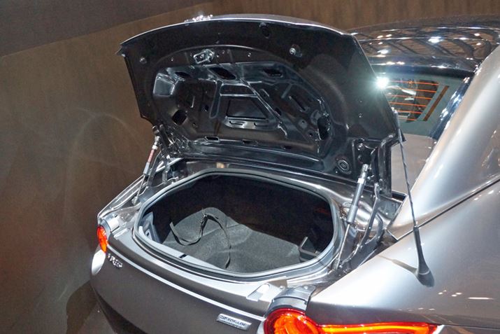 �uMX-5RF�v�̃g�����N�͓�������������̂́A�[���≜�s���͂�����������