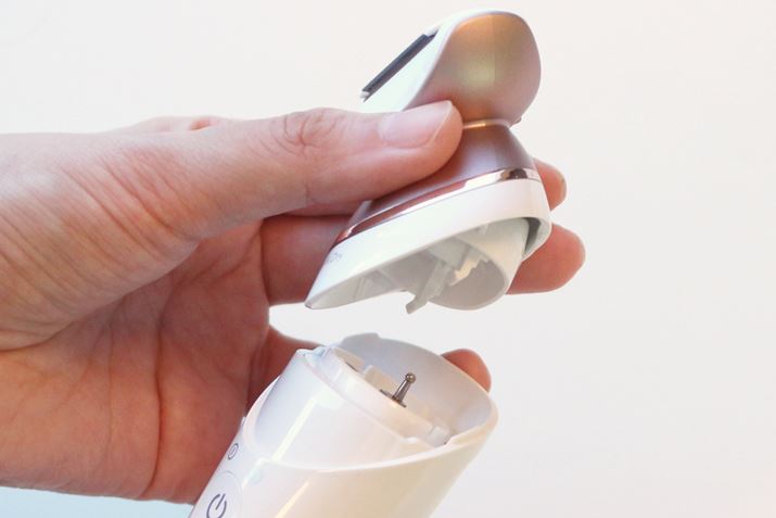 wbh͖{̂ɃJ`bƂ͂߂邾ŌŒł̂ŁAtւ͊ȒPł