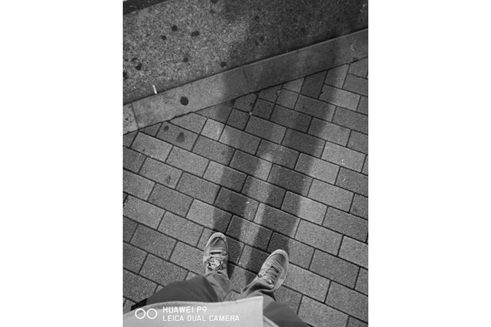 nʂ̉e̗֊sNA߂Ȃ▭ȕ\BRN[g̎肭oĂ