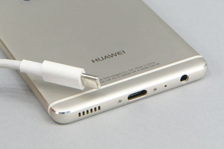 OC^[tFCXUSB Type-CBmicroUSB[q傫AvȈۂ󂯂