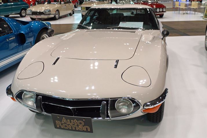 �`���̖��Ԃł���g���^�u2000GT�v�B����̓t�����X�g�A�ς݃��f����2��o�W����Ă���