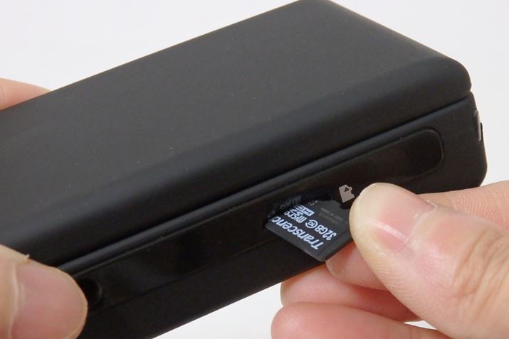 ώ@邾ȂsvłAÎ~⓮L^邽߂ɂmicroSDJ[hK{ł