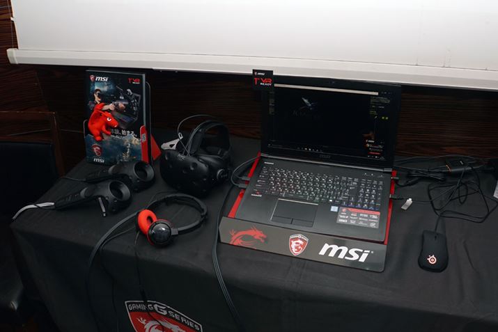 �S�@��gVR READY�h�Ƃ������ƂŁA���\���ɂ�HTC Vive�Ƒg�ݍ��킹���f���@���p�ӂ���Ă���