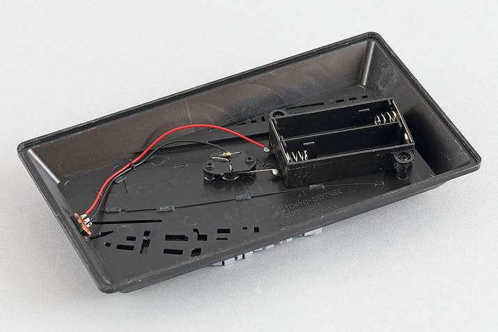 ̗͂̂悤ɂȂĂ܂BLEDAdr󂯁AXCb`͔zς݂ƂȂĂ܂