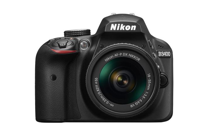 uD3400v̖{̃TCÝuD3300vƂقړA{̏dʂ͂ɌyȂĂ