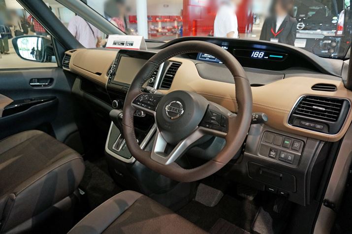 ���߂�ꂽA�s���[�⃁�[�^�[�̃��C�A�E�g�ύX�Ȃǂɂ��A�^�]�Ȃ���̒��߂����܂ňȏ�ɂ悭�Ȃ��Ă���