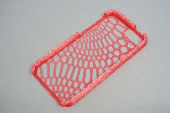 �����āAiPhone5s �p�P�[�X������Ă݂܂����B�ׂ₩�ȕ`�ʂ�3D�v�����^�[�Ȃ�ł͂ł�