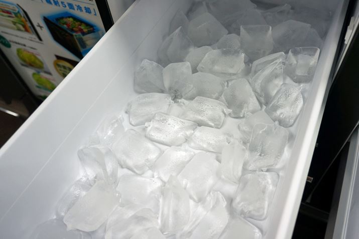 傫ăNAȕX̂AKt[U[̐lĈЂƂ