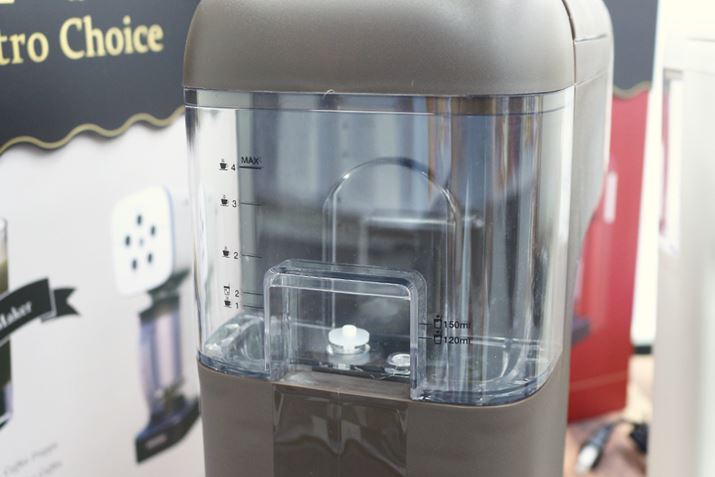 ���^���N�͔w�ʂɐݒu�B�e�ʂ�800ml