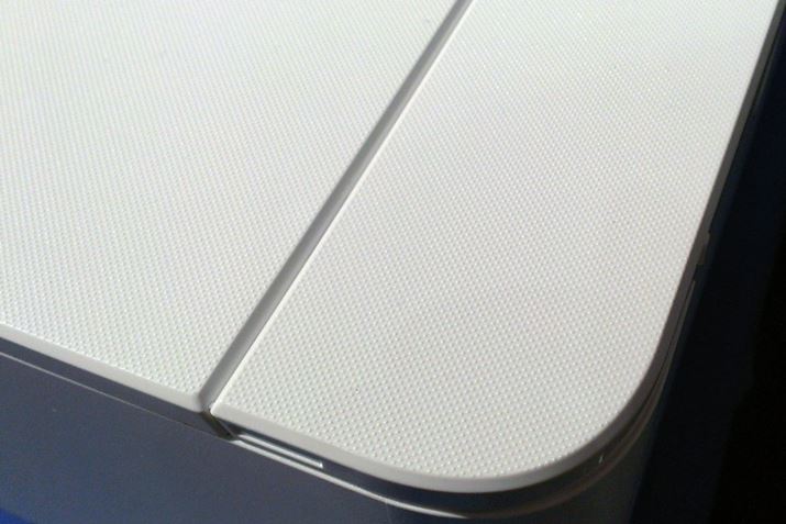 ��ʕ����ɂ́A���ʂ������Ă���A�z�R�����ڗ����ɂ����Ȃ��Ă���