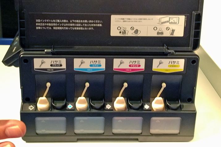 4�F�����́u�G�R�^���N�v���̗p�B�{�̃p�b�P�[�W�ɂ͊e�F2�{�̃C���N�^���N�����������