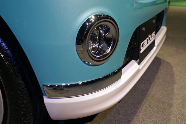 �G�N�X�e���A�ɂ̓��b�L�p�[�c�����p����Ă���A�N���V�J���ȕ��͋C������Ɉ�ەt���Ă���