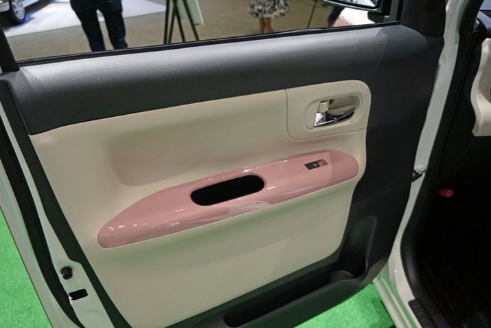 �h�A�g�������A���؂ł͂Ȃ����A�O���̂��Ȃ��f�U�C��