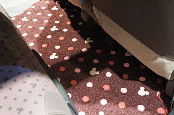 �~�b�L�[�}�E�X�����`�[�t�̃t���A�}�b�g���ʔ���őI�Ԃ��Ƃ��ł���