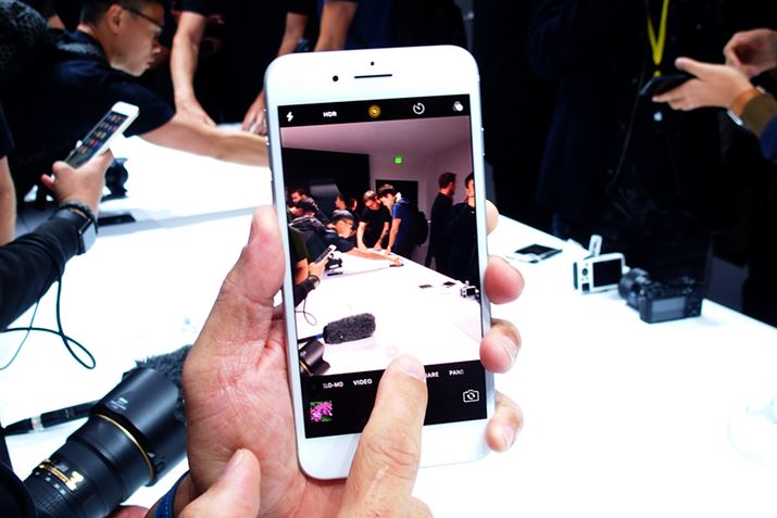 ʏ́u2Xv^bvƃY[łB@\͑AiPhone炵g̓Vv