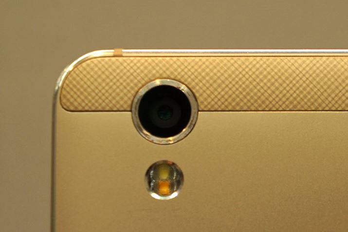 1600f̃CJɂ́AȈʑI[gtH[JX̗p