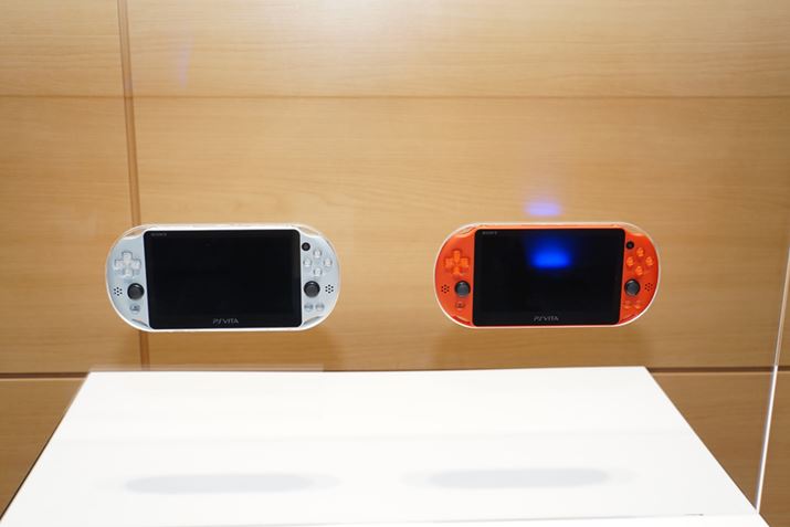 PS Vita Wi-FieɒǉꂽVo[ijƃ^bNbh