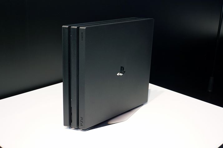 PS4 Pro͌sPS4኱傫