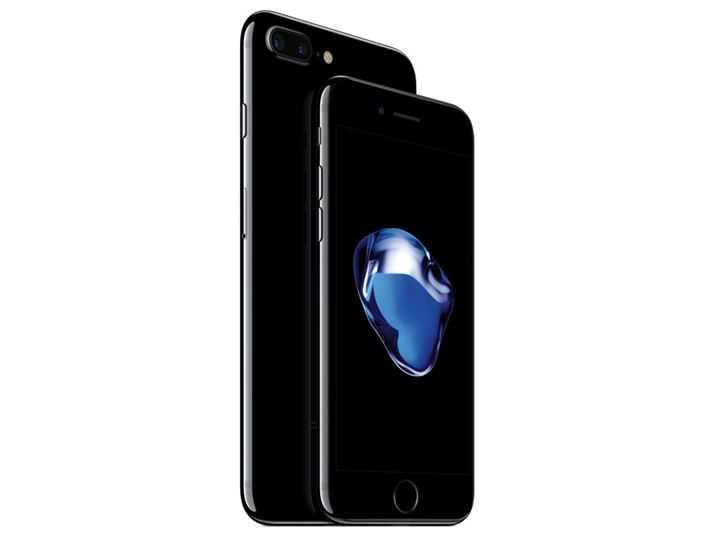 �uiPhone 7�v�i�O���j�ƁuiPhone 7 Plus�v�i�����j