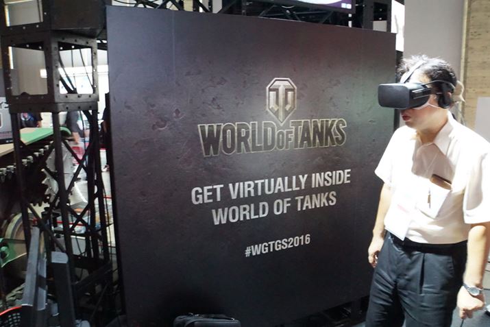 삯Ԃ̏ɗĂlq̌łuGET VIRTUALLY INSIDE WORLD OF TANKSv