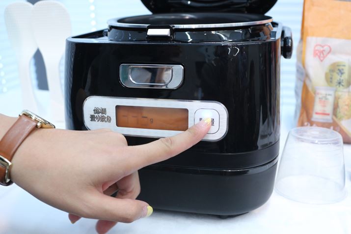 vʑ암́A{̑OʂɔzuĂBuvʁv{^ƁAvʋ@\̐l[ɖ߂A肪n܂